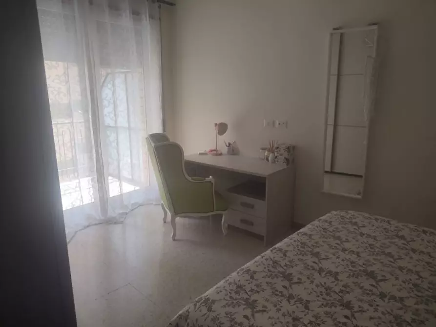 Immagine 40 di Camera in affitto  in via Giulio Palermo a Napoli