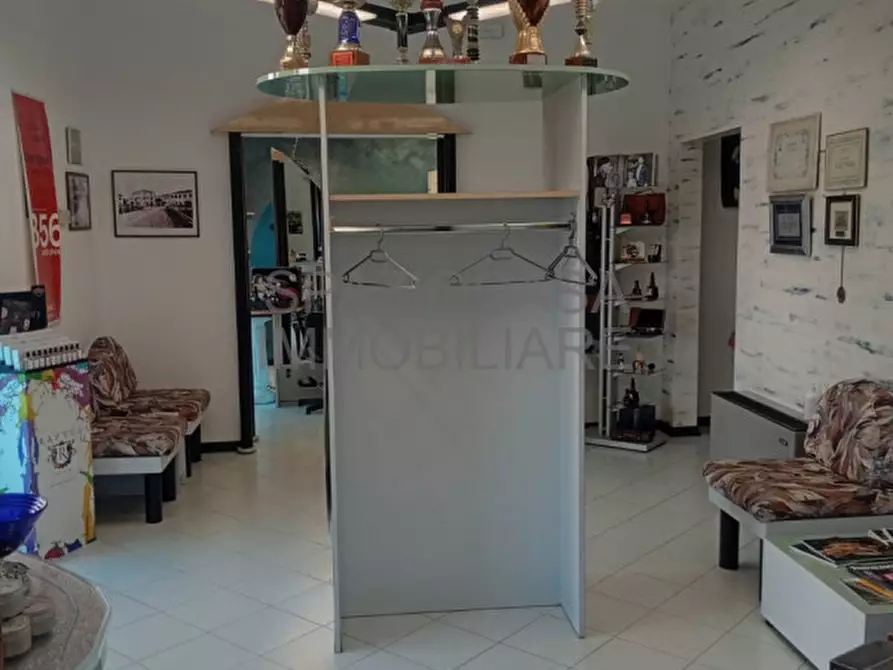 Immagine 2 di Negozio in affitto  in Via Ponterotto a Padova