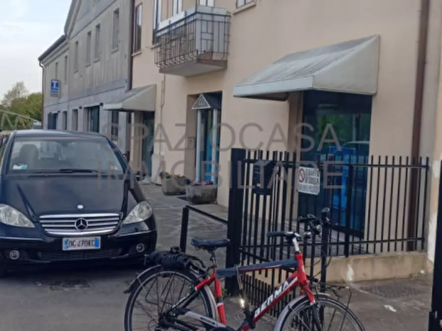 Immagine 6 di Negozio in affitto  in Via Ponterotto a Padova