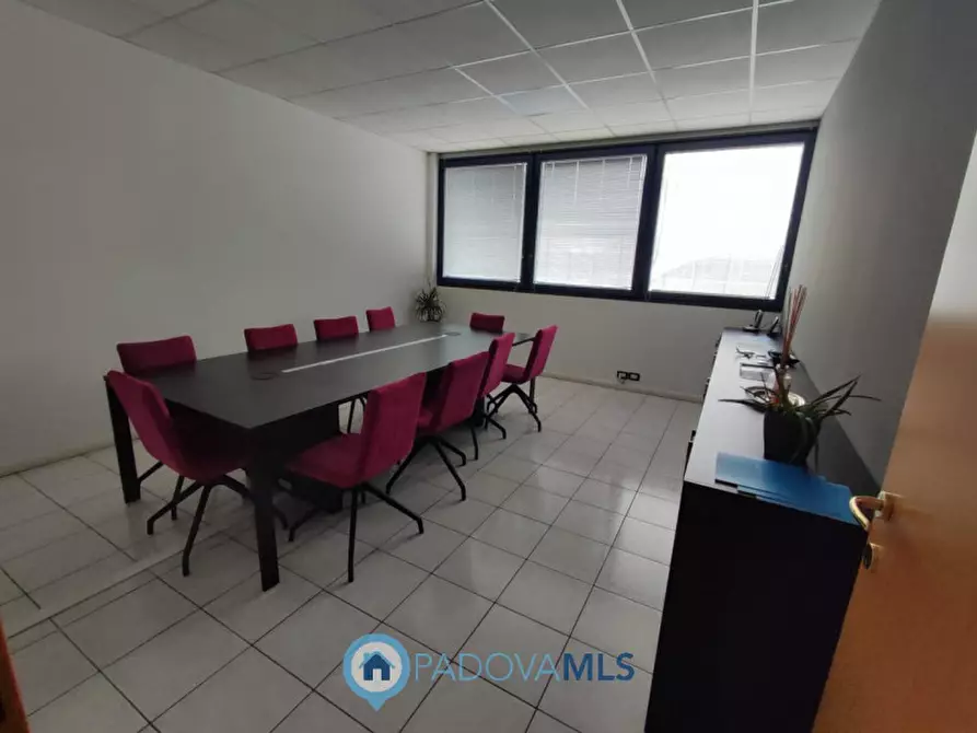 Immagine 3 di Ufficio in vendita  in Viale della Navigazione interna 56 a Padova