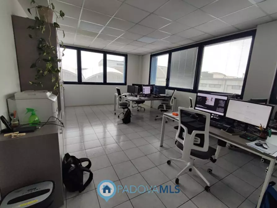 Immagine 7 di Ufficio in vendita  in Viale della Navigazione interna 56 a Padova