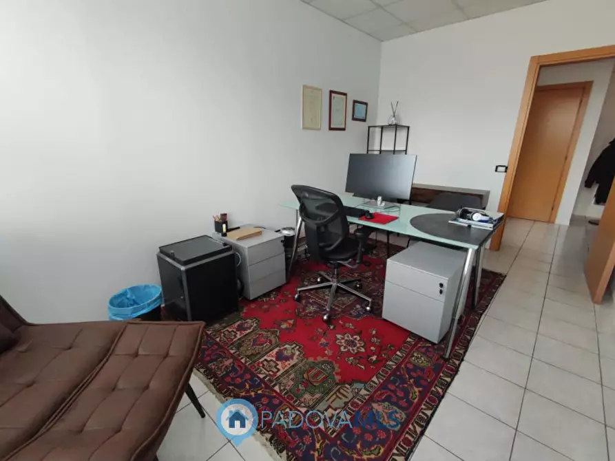 Immagine 13 di Ufficio in vendita  in Viale della Navigazione interna 56 a Padova