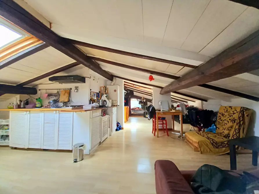 Immagine 1 di Loft/Open space in vendita  in via Massarenti 91 a Bologna