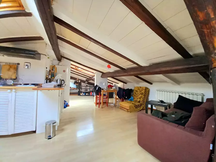 Immagine 6 di Loft/Open space in vendita  in via Massarenti 91 a Bologna