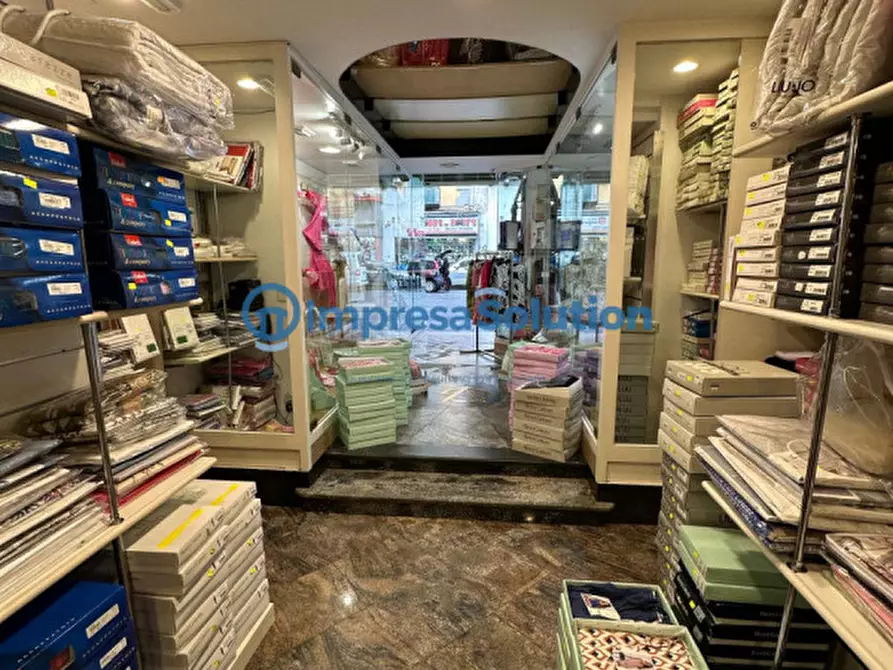 Immagine 12 di Negozio in vendita  in Corso Giuseppe Garibaldi a Napoli