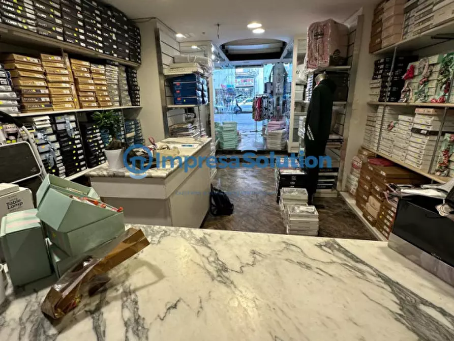 Immagine 17 di Negozio in vendita  in Corso Giuseppe Garibaldi a Napoli