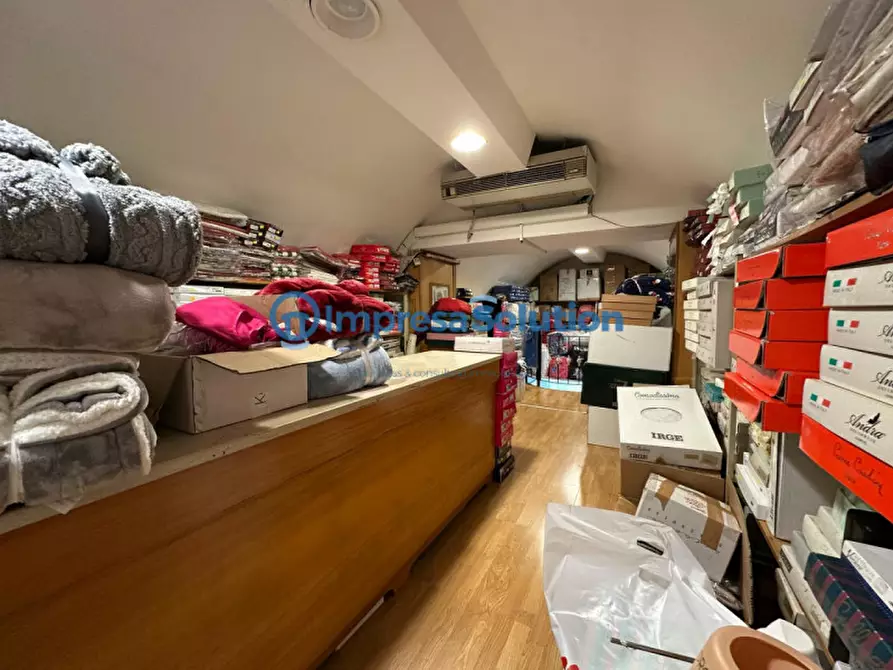 Immagine 21 di Negozio in vendita  in Corso Giuseppe Garibaldi a Napoli