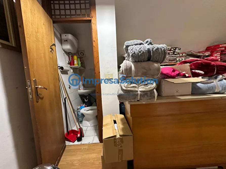 Immagine 22 di Negozio in vendita  in Corso Giuseppe Garibaldi a Napoli