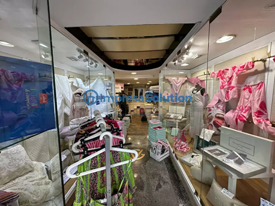 Immagine 6 di Negozio in affitto  in Corso Giuseppe Garibaldi a Napoli