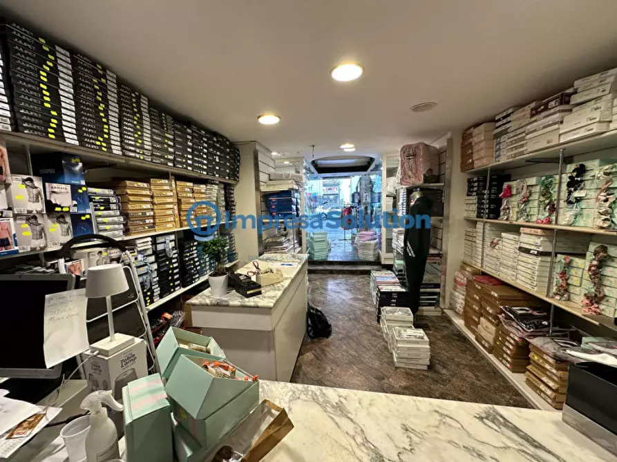 Immagine 13 di Negozio in affitto  in Corso Giuseppe Garibaldi a Napoli
