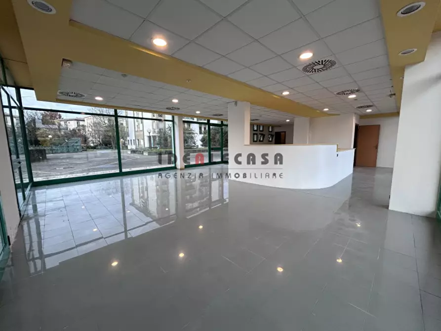 Immagine 2 di Negozio in vendita  in Via Pietro Maroncelli a Padova