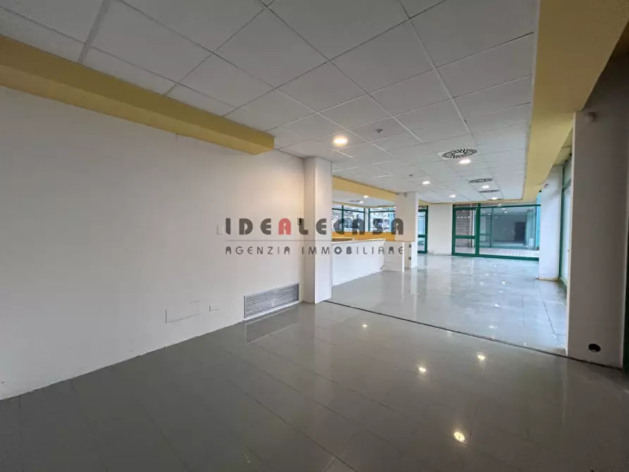 Immagine 5 di Negozio in vendita  in Via Pietro Maroncelli a Padova