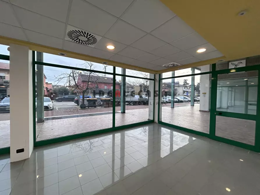 Immagine 6 di Negozio in vendita  in Via Pietro Maroncelli a Padova