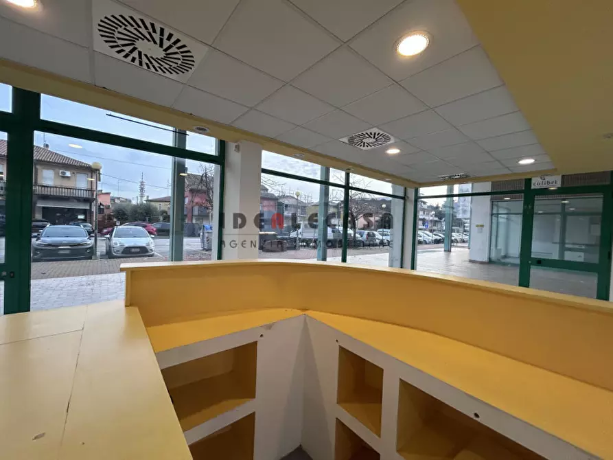 Immagine 7 di Negozio in vendita  in Via Pietro Maroncelli a Padova