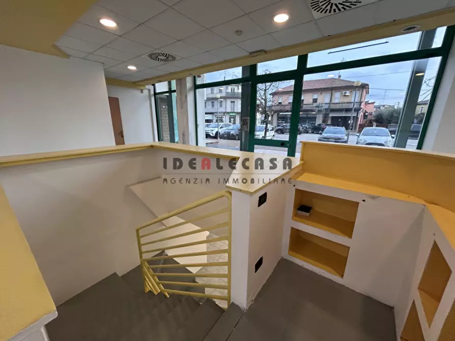 Immagine 8 di Negozio in vendita  in Via Pietro Maroncelli a Padova