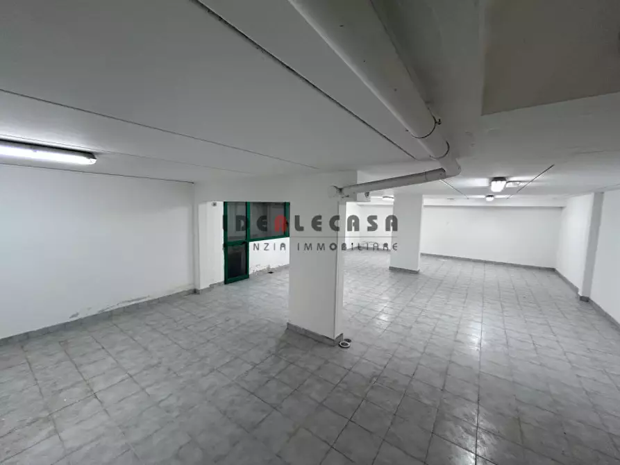 Immagine 9 di Negozio in vendita  in Via Pietro Maroncelli a Padova