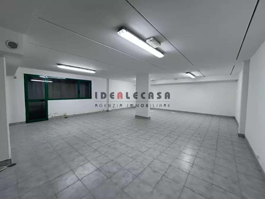 Immagine 10 di Negozio in vendita  in Via Pietro Maroncelli a Padova