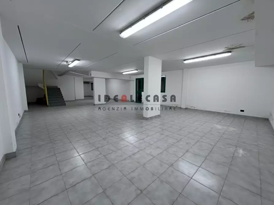 Immagine 11 di Negozio in vendita  in Via Pietro Maroncelli a Padova