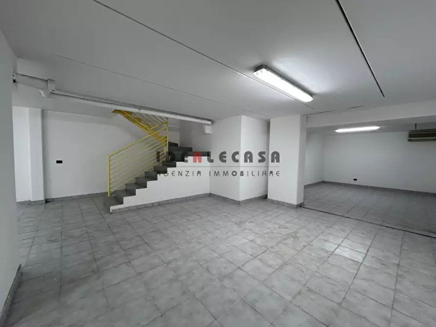 Immagine 16 di Negozio in vendita  in Via Pietro Maroncelli a Padova