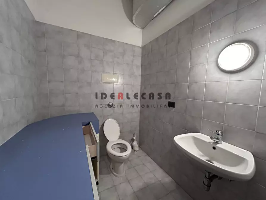 Immagine 18 di Negozio in vendita  in Via Pietro Maroncelli a Padova