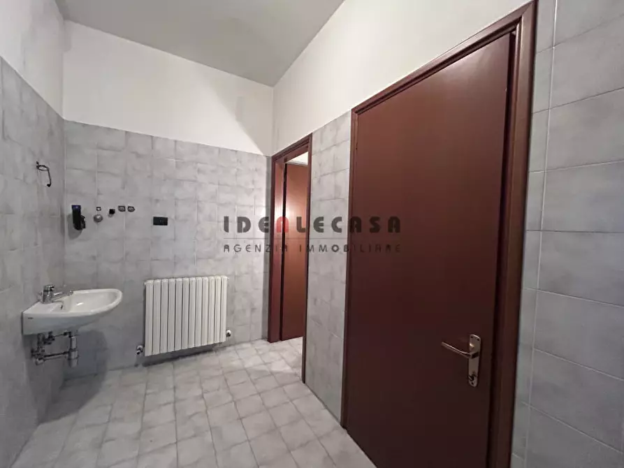 Immagine 19 di Negozio in vendita  in Via Pietro Maroncelli a Padova