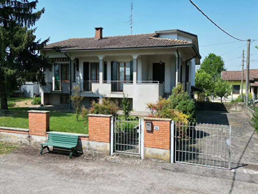 Immagine 3 di Villa in vendita  a Alseno