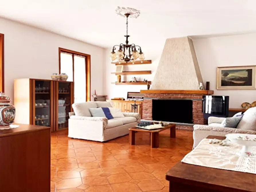 Immagine 13 di Villa in vendita  a Alseno