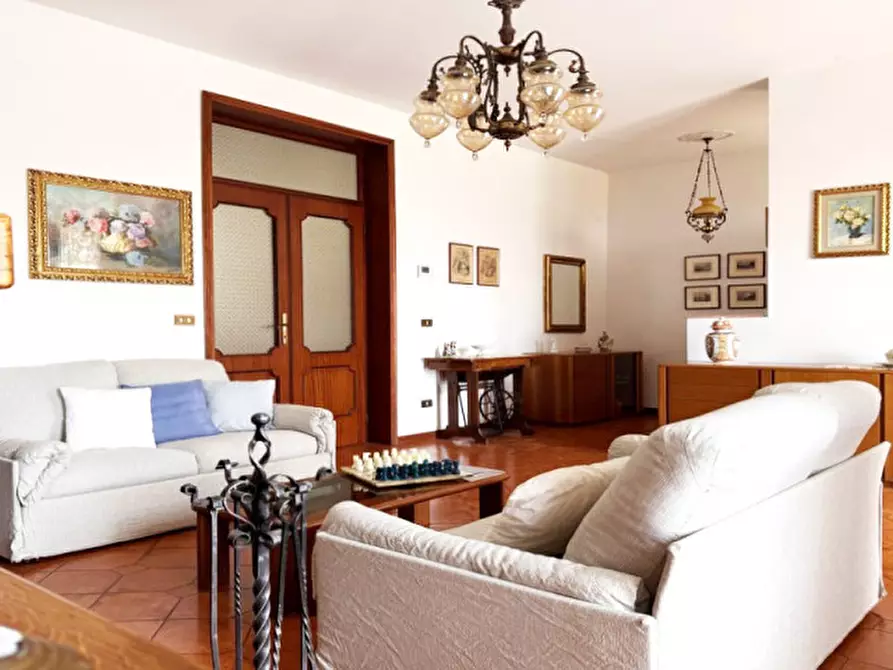 Immagine 15 di Villa in vendita  a Alseno