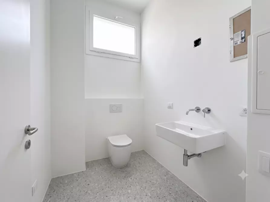 Immagine 4 di Negozio in affitto  in VIA FORTE MARGHERA a Venezia