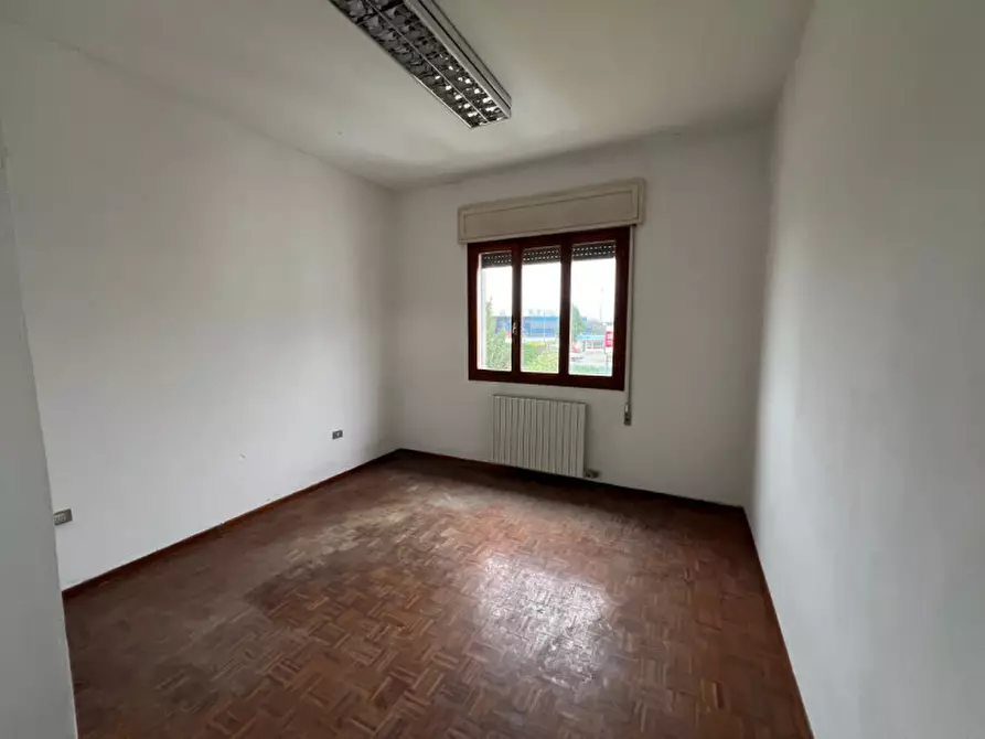 Immagine 6 di Laboratorio in vendita  a Monselice