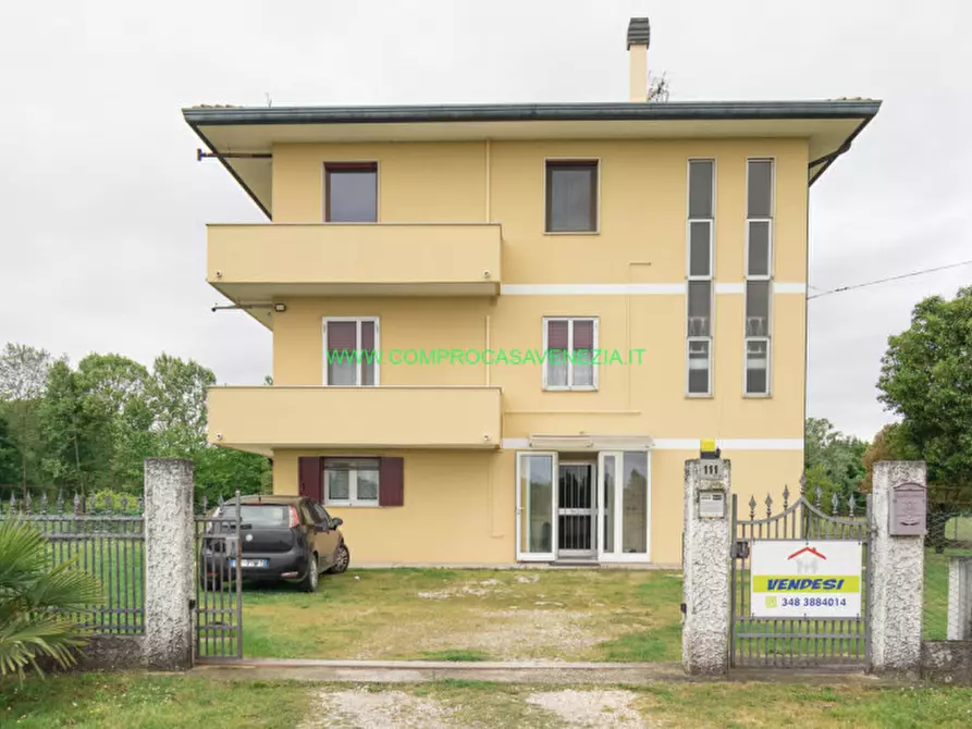 Immagine 2 di Palazzo in vendita  in Favaro V.to a Venezia