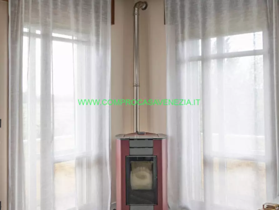 Immagine 8 di Palazzo in vendita  in Favaro V.to a Venezia