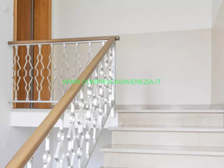 Immagine 14 di Palazzo in vendita  in Favaro V.to a Venezia