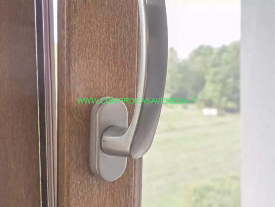 Immagine 30 di Palazzo in vendita  in Favaro V.to a Venezia