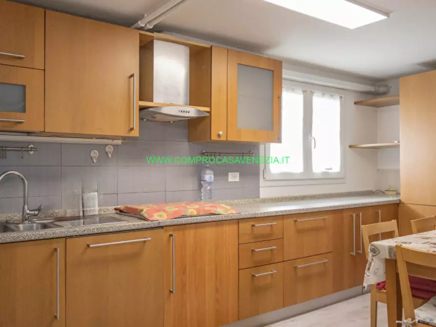 Immagine 34 di Palazzo in vendita  in Favaro V.to a Venezia