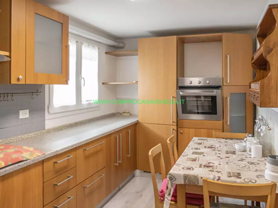 Immagine 35 di Palazzo in vendita  in Favaro V.to a Venezia