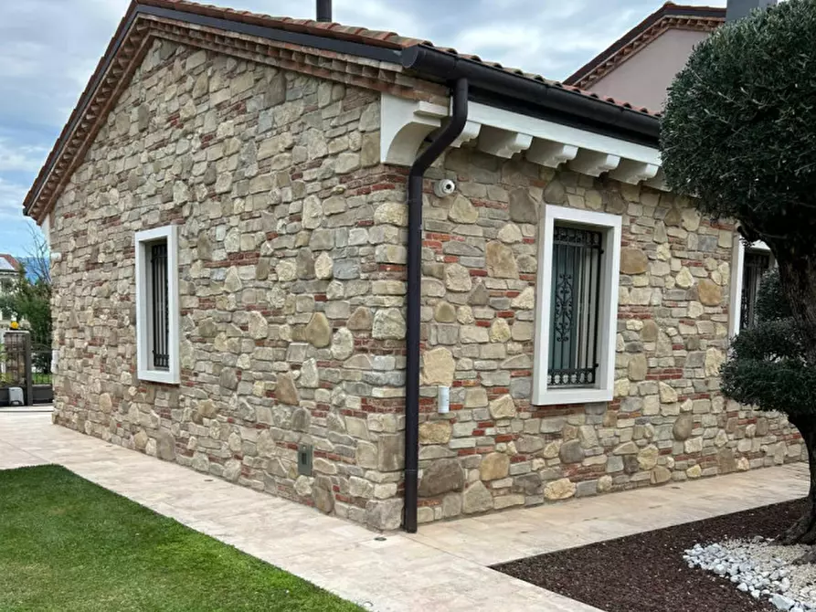 Immagine 2 di Casa indipendente in vendita  in Via Col Moschin 34 a Rosà