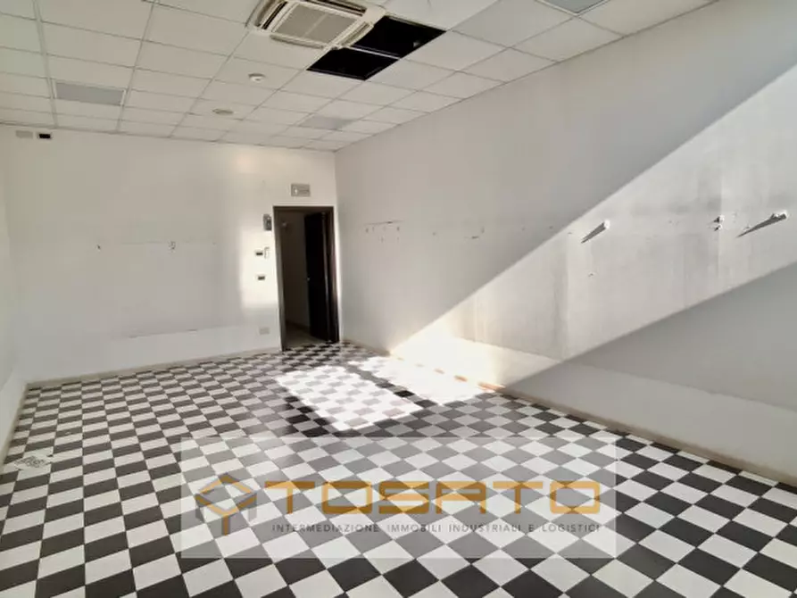Immagine 9 di Capannone industriale in vendita  a Nogara