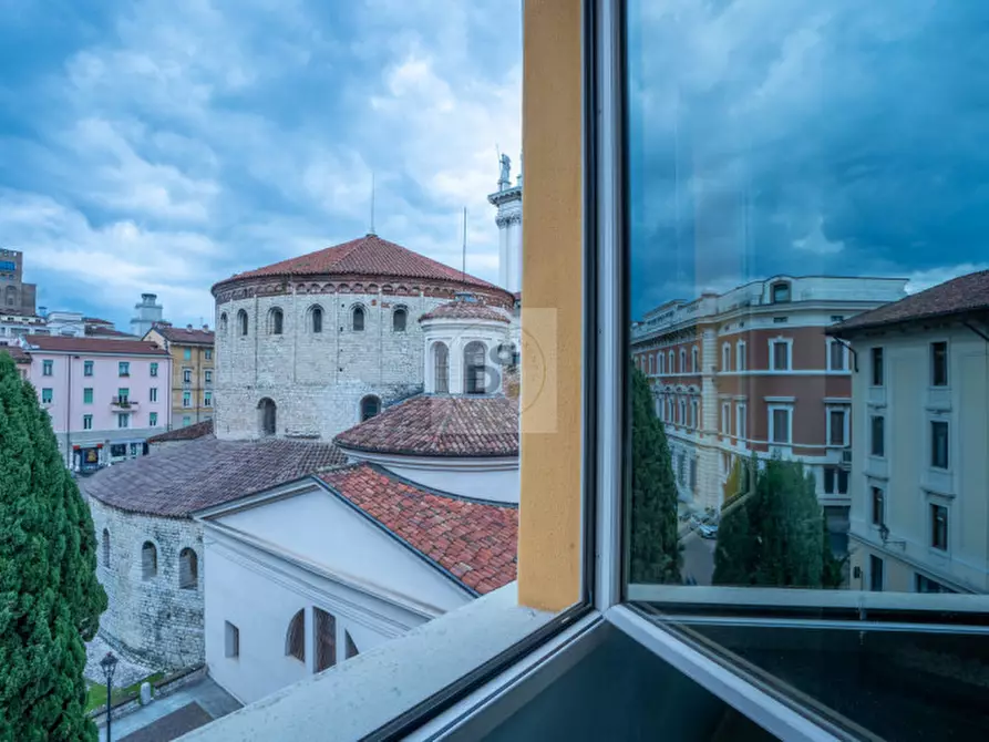 Immagine 1 di Appartamento in vendita  in piazza duomo a Brescia