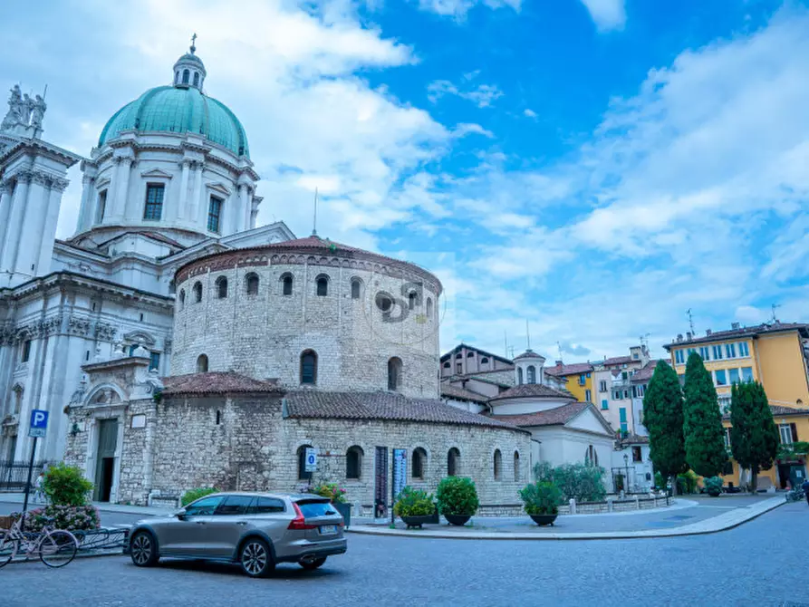 Immagine 1 di Appartamento in vendita  in piazza duomo a Brescia
