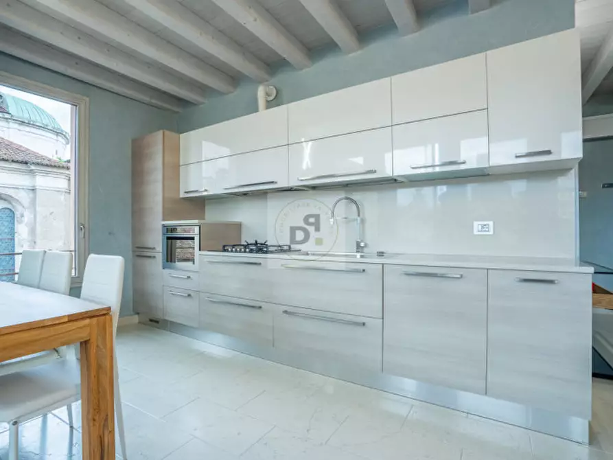 Immagine 3 di Appartamento in vendita  in piazza duomo a Brescia