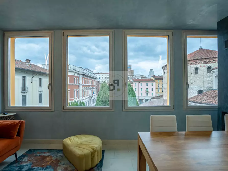 Immagine 3 di Appartamento in vendita  in piazza duomo a Brescia