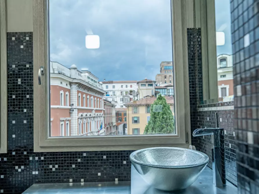 Immagine 28 di Appartamento in vendita  in piazza duomo a Brescia