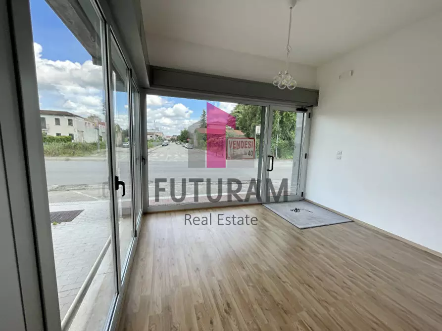 Immagine 10 di Ufficio in affitto  a Stra