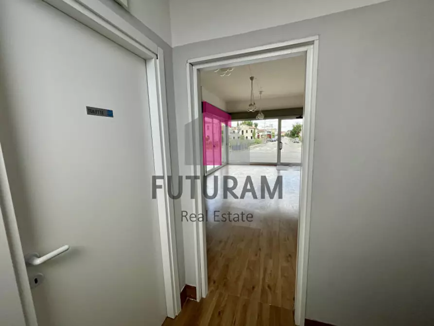 Immagine 13 di Ufficio in affitto  a Stra