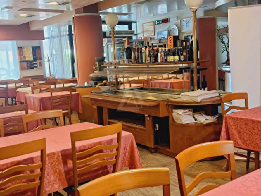 Immagine 2 di Hotel in vendita  in Via Jacopo da Ponte a San Zenone Degli Ezzelini