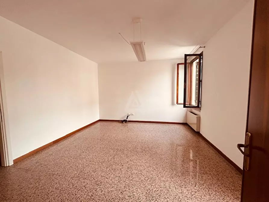 Immagine 3 di Ufficio in affitto  a Castelfranco Veneto