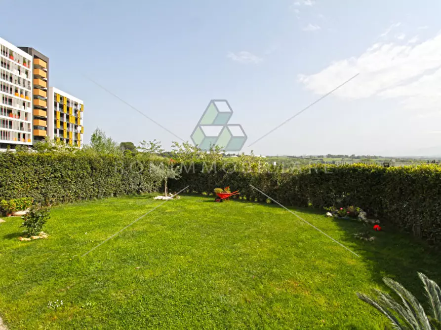 Immagine 20 di Appartamento in vendita  in Via Montegallo a Roma