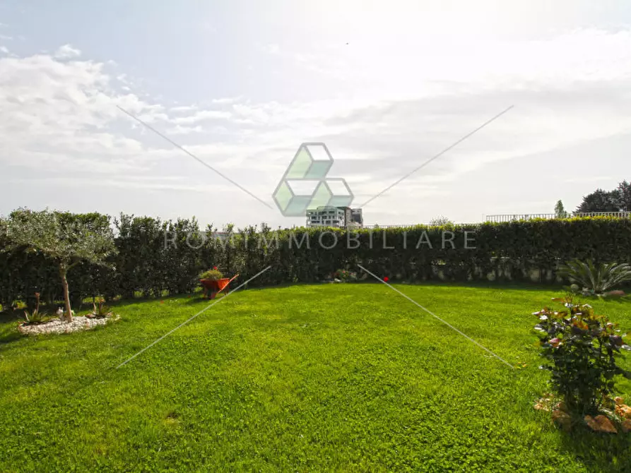 Immagine 23 di Appartamento in vendita  in Via Montegallo a Roma