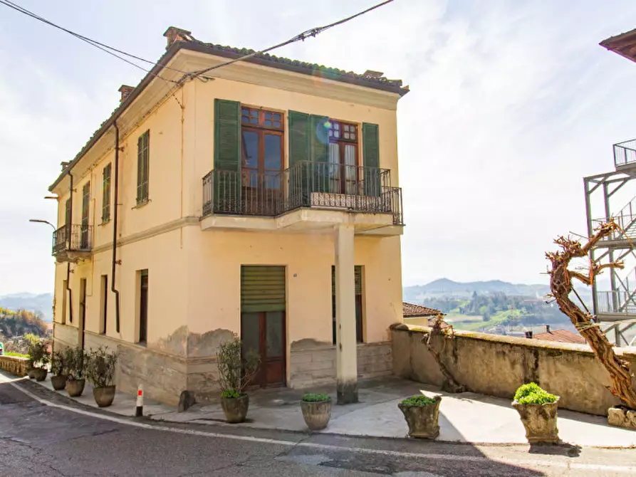 Immagine 2 di Palazzo in vendita  in Via Umberto I, 42 a Monteu Roero